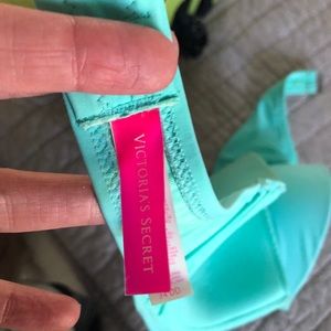 Victoria’s Secret blue bikini top size 34DD